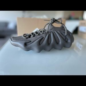 Yeezy 450 adults size 7.5 mens